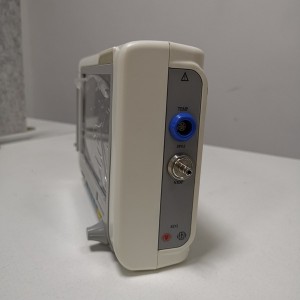 Wall mounting vital signs patient monitor uMR C8+