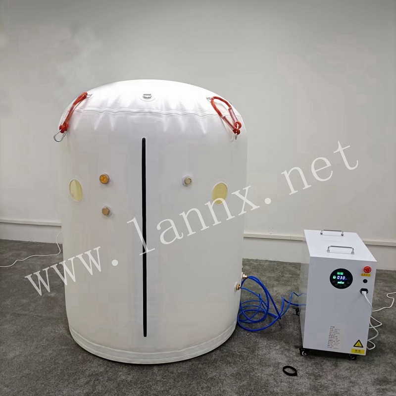 Double seated hyperbaric oxygen chamber